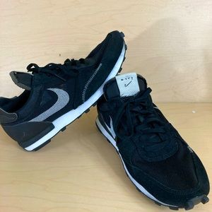 Nike Daybreak Type Lifestyle Shoes - N. 354
# CJ1156-003
Men’s 8.5
Black White